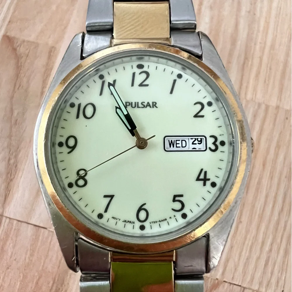 Pulsar mens two-toned glow in the dark dial dress watch NEW BATTERY